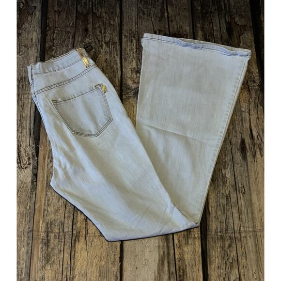 Vibrant MIU Flared Light Blue Denim Flare Bell Bottom Jeans Womens Size 9 / W28 - Picture 9 of 9